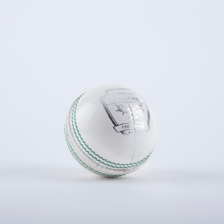 Crest Legend Cricket Ball -156g